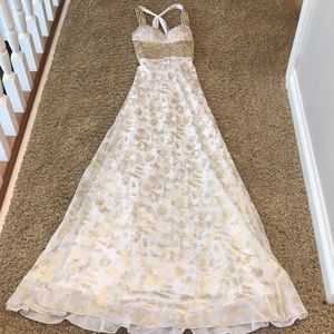 NWT! White and gold size 2 formal dress